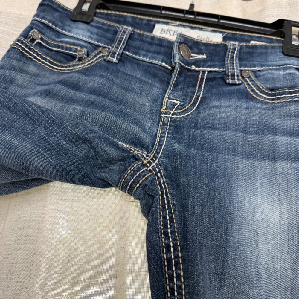 BKE Stella Bootcut Distressed Dark Wash Jeans Low Rise Denim Women's 26R 26x31.5 - Picture 4 of 9